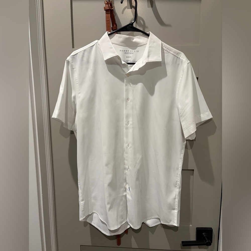 Perry Ellis Men's Classic White Button Down Shirt